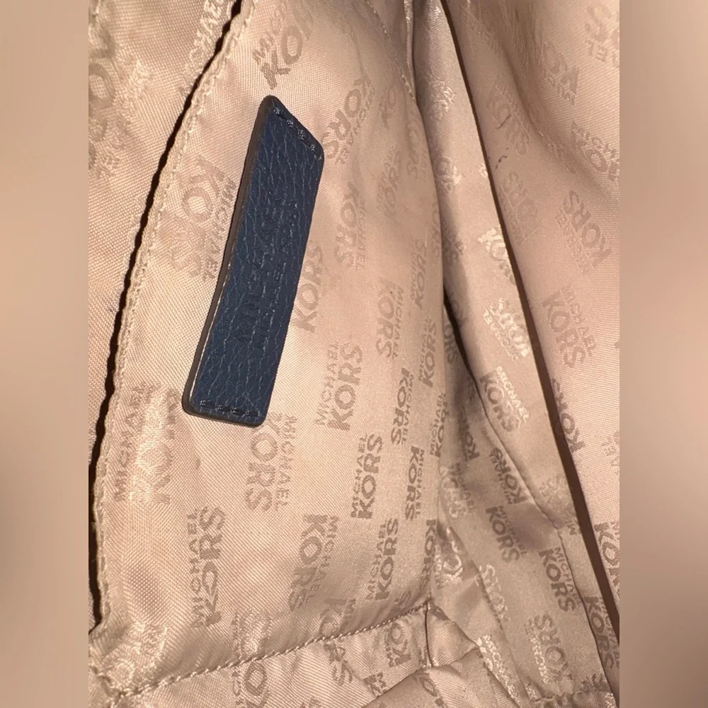 Michael Kors Navy Pebbled Leather Crossbody Authentic MK Tassel Gold Chain Strap - Picture 8 of 12